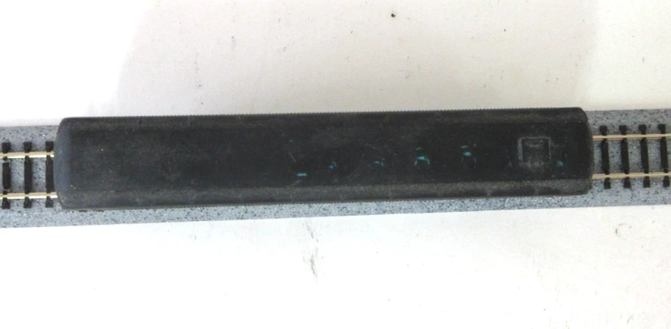 Bachmann Santa Fe 2713  Coach Passenger N Scale Train Car - Image 3 of 4