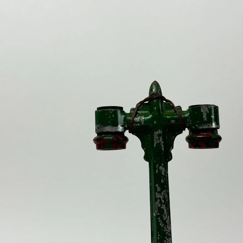 Vintage Marx Lionel O Gauge Street Lamps & Signal Parts Only Green Metal Set - Image 2 of 4