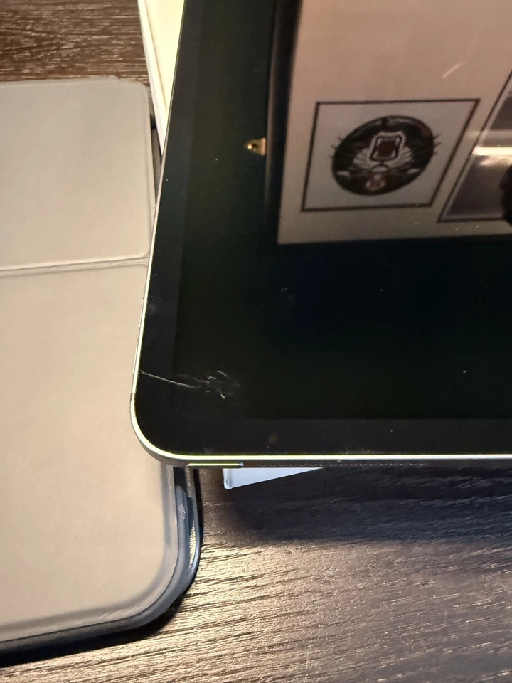 Apple iPad Pro 12.9” 1TB (3rd Gen) , keyboard and apple pen - Image 3 of 4