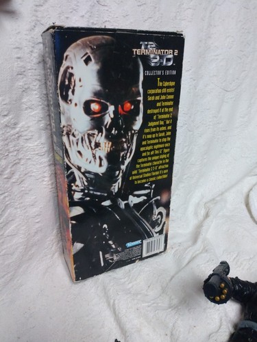 1997 Kenner Terminator 2 3-D T-800 12" Action Figure Arnold Schwarzenegger - Picture 16 of 20