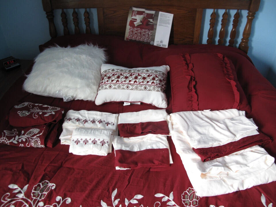 Juego de edredón Better Homes Gardens rojo de 12 piezas con sábanas, ropa de cama Queen/ Foto 4 de 4
