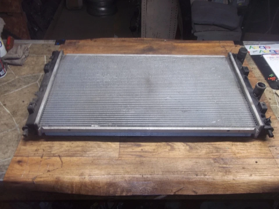 2001-2006 SEBRING STRATUS 2.4L Engine Cooling Radiator Assembly OEM - Image 4 of 4