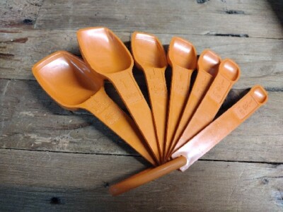 Tupperware Measuring 7 Spoons Orange full Set 1/8 Tsp 1 Tbsp Vintage Nesting Set
