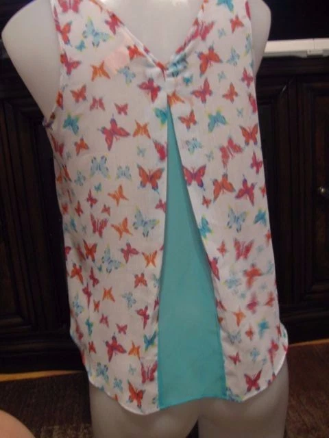 CANDIES, GIRL'S WHITE/GREEN POLY BUTTERFLY SLEEVELESS TIE WAIST BLOUSE, SIZE 16 - Image 4 of 4