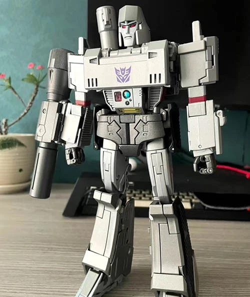 Transformers Megatron 10" Figure MP36 Tomy Takara Masterpiece Robot New In Box - Image 4 of 4