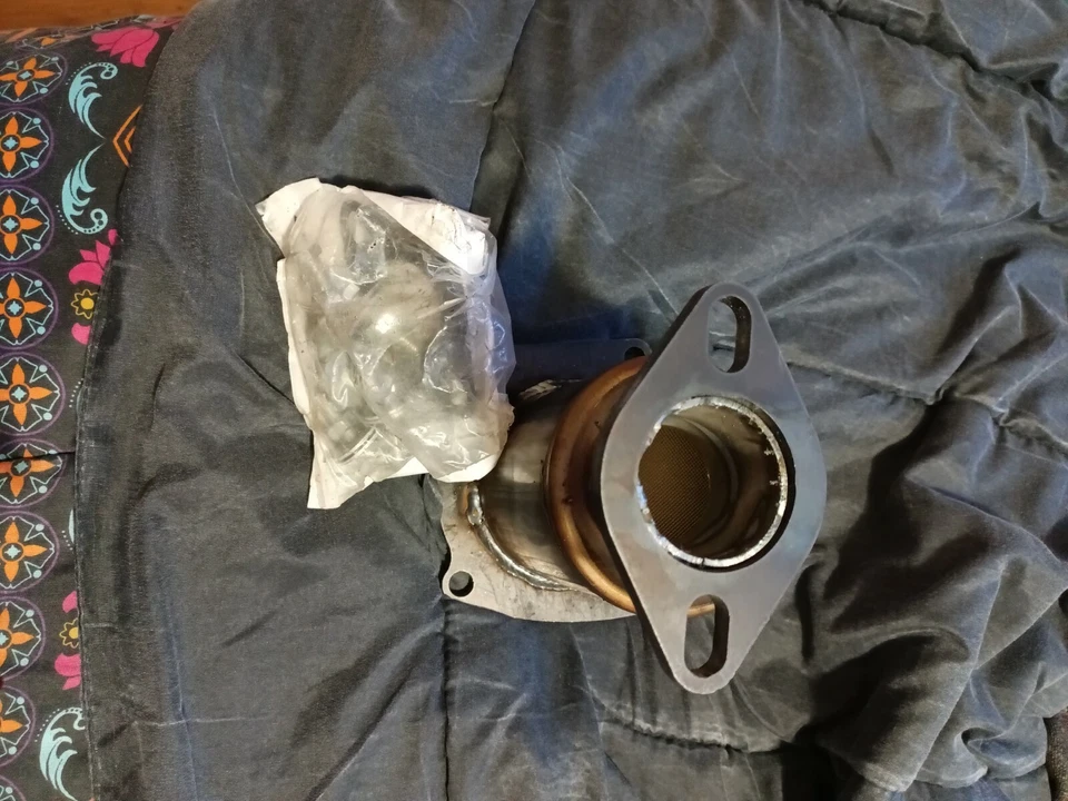 Convertidor catalítico Chrysler Sebring Touring 2006 y se adapta a Dodge Stratus 2006 Foto 2 de 3