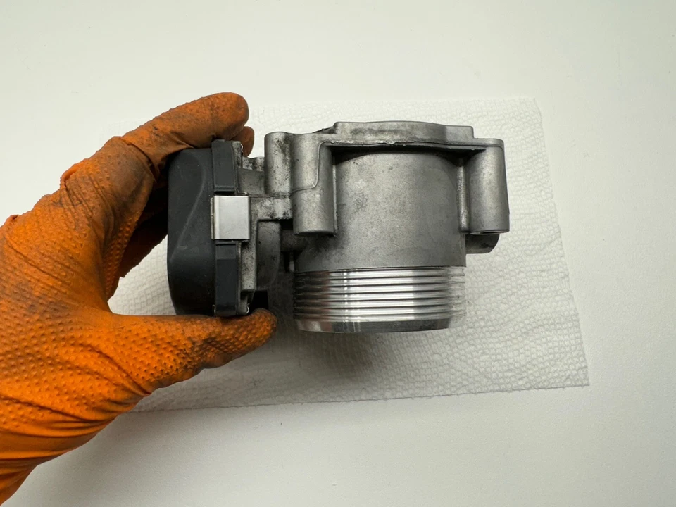 Cuerpo de acelerador barato para BMW 550i 2011-2016 BMW 650i 2012-2018 BMW M5 2013-2016 Foto 2 de 4