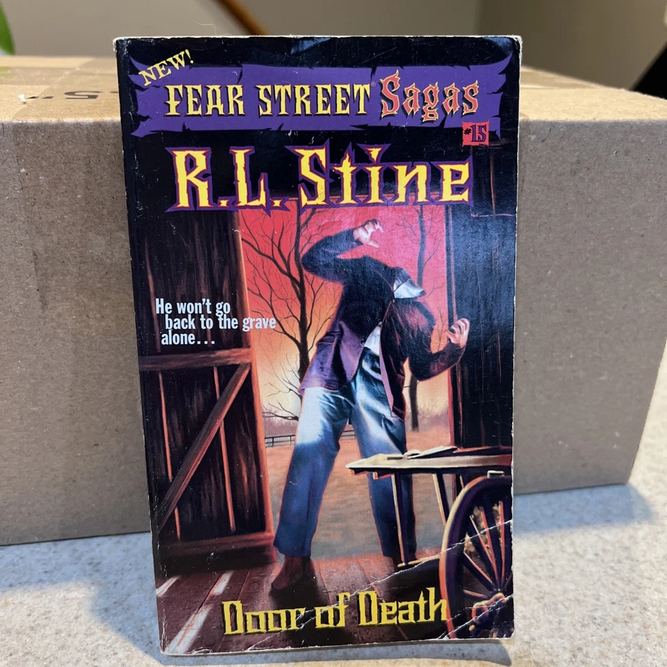 Fear Street Sagas: The Door Of Death By RL Stine Foto 2 de 4