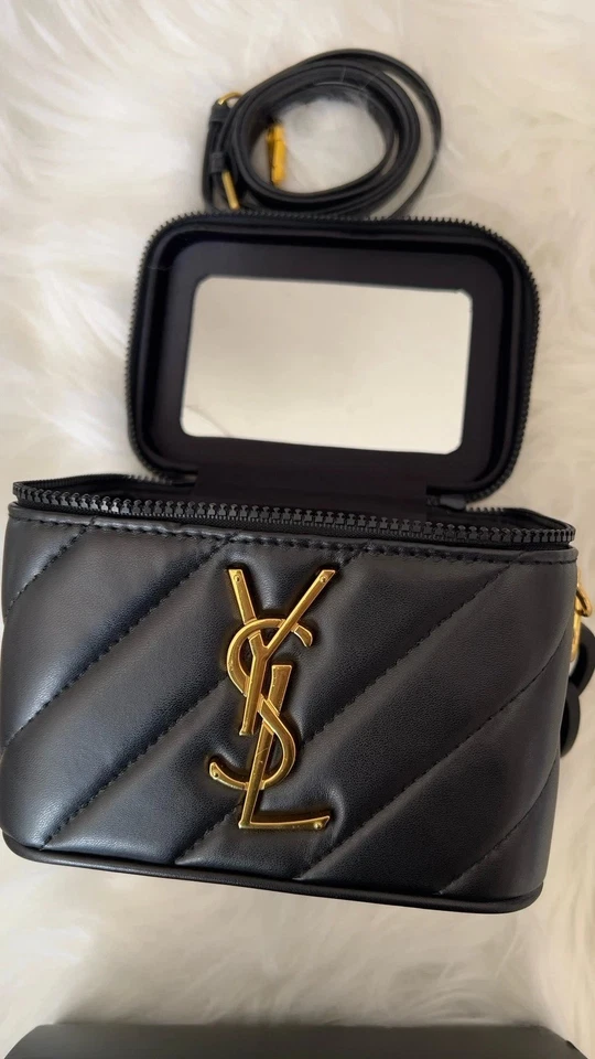 [PREVENTA] YSLBeautyYvesSaintLaurent Belleza Maquillaje Tocador Bolso Correa Negro/Dorado GWP Foto 3 de 4