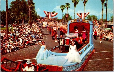 Vintage St Petersburg Florida Postcard Festival Of States Parade Float Bayshore