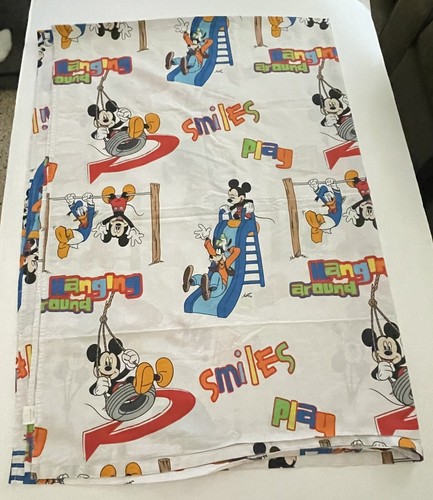 Disney Vintage Mickey Mouse Club FLACHBETTLAKEN Stoff 62" x 92" Mickeys Clubhaus weiß - Bild 3 von 10