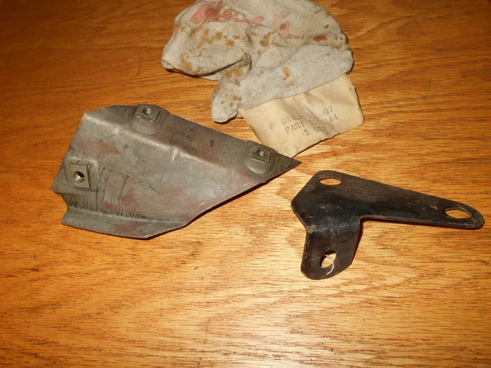 NOS L.H. Juego de paneles laterales capó 1946 1947 1948 Nash Ambassador "600" Six, #3112144 Foto 2 de 3