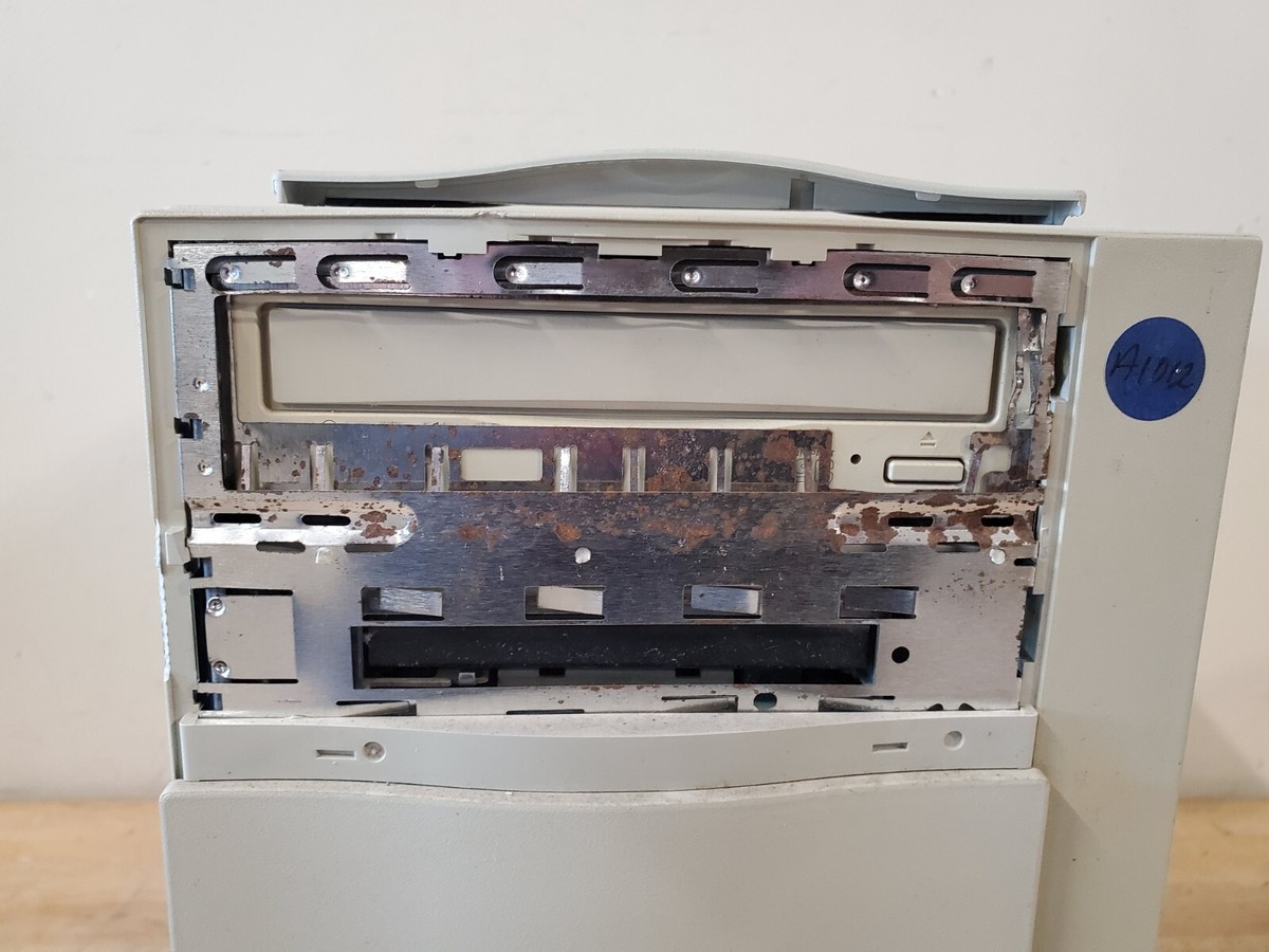 Apple PowerMac 8500/120 Complet - POUR PIÈCES (alimentation Défectueuse)