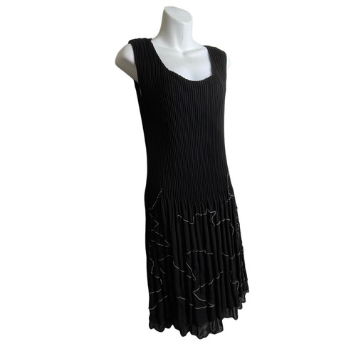 Veeca Crinkle Dress Black Sleeveless Size M Exposed Contrast Stitch Detail