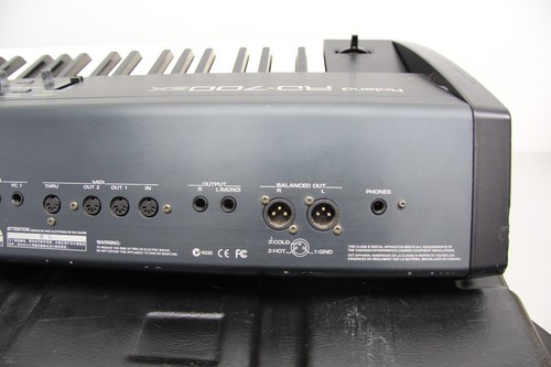 Roland RD-700SX 88 Weighted Electric Stage Piano Hammer Keyboard With Case - Picture 7 of 14