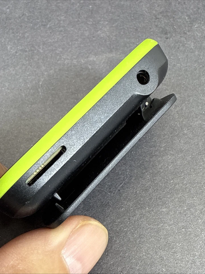 Reproductor MP3 multimedia digital SanDisk Clip Sport (8 GB) verde lima.  PROBADO Foto 4 de 4