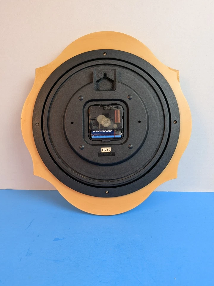 Westclox 32213 Oversized Classic 24 inch Hanging Wall Clock - Image 4 of 4