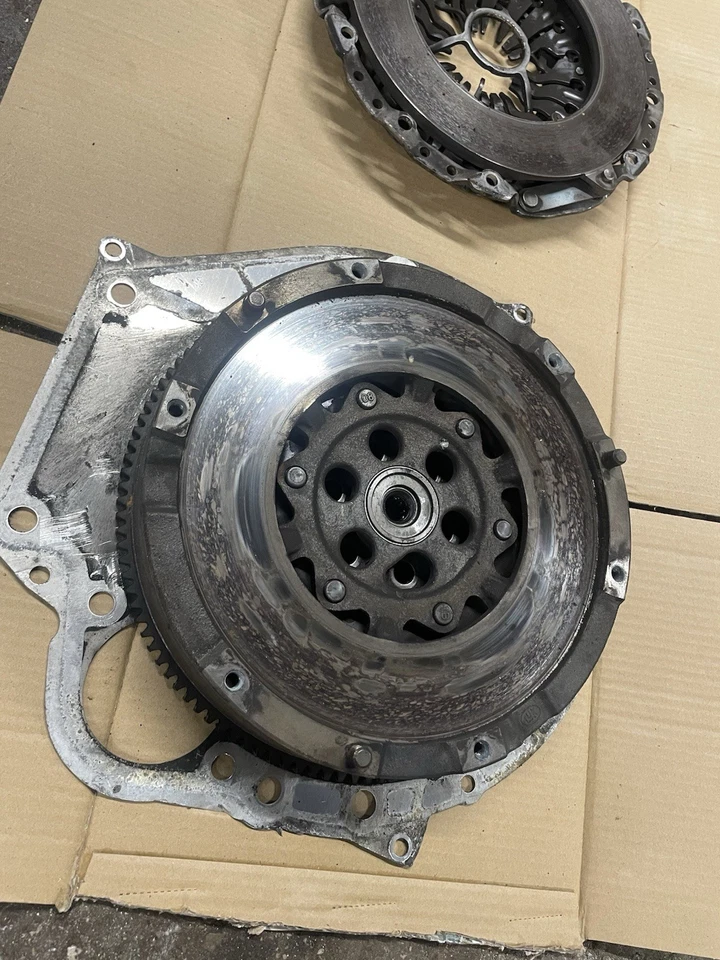 BMW E90 E92 328i N53B30A Flywheel Clutch Pressure Plate Kit OEM - Image 3 of 4