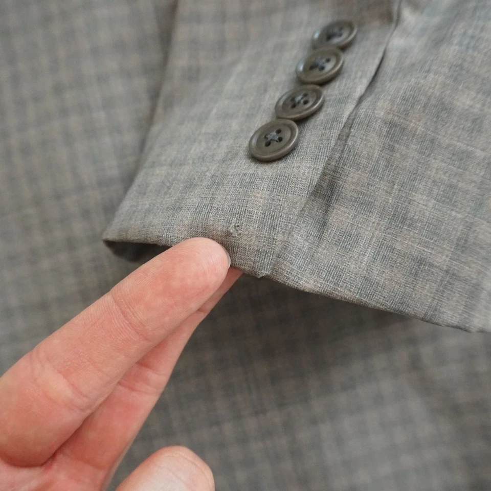 Armani Collezioni Made In Italy Gray Plaid Blazer Mens S Line Sport Coat 40R US - Image 4 of 4