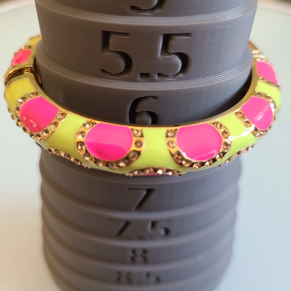 BRAZALETE BRAZALETE CON BISAGRAS ESMALTE VERDE ROSA NEÓN KATE SPADE CON ESTRÁS BELLEZA Foto 3 de 4