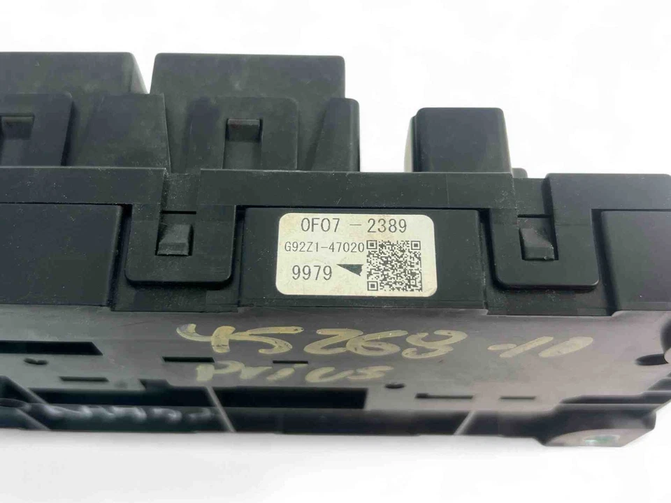 TOYOTA PRIUS W3 Fuse Box Module G92Z1-47020 2013 30335285 - Image 3 of 4