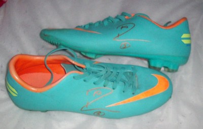 rio ferdinand's nike total 90s football boots
