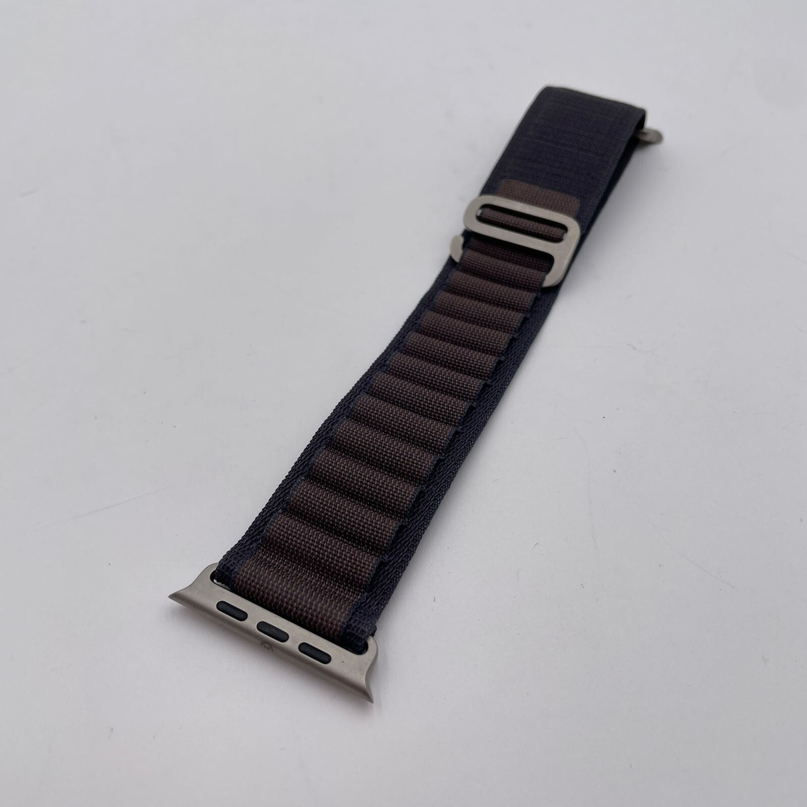 Apple Watch Band Alpine Loop 49mm Indigo with Rugged Titanium Finish Medium-image