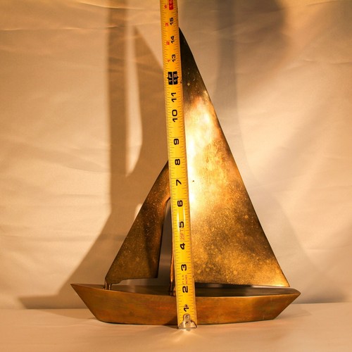 Grande scultura barca a vela in ottone 15 x 11 x 3 triangolo vela nautica metà secolo - Foto 9 di 10