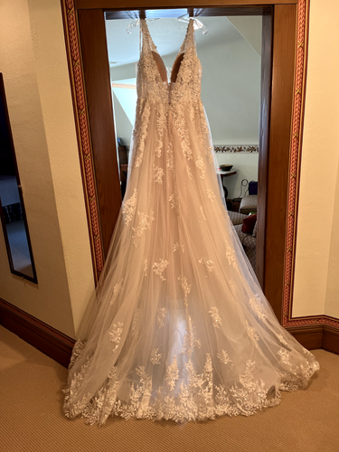 Gorgeous Martina Liana wedding dress, Style 1000 - worn once, only inside! - Picture 5 of 7