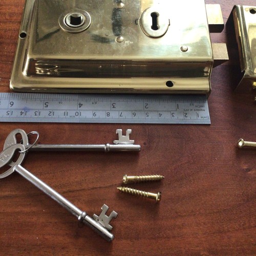 POLISHED BRASS Old vintage retro style door rim lock 2 Keys Restoration - Picture 7 of 8
