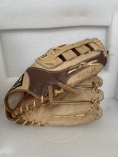 Mizuno MT 580 Professional model Baseball RH Thrower