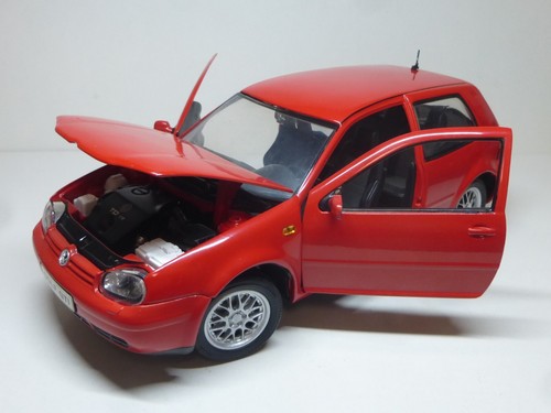 VOLKSWAGEN GOLF GTI (1997) REVELL Escala 1/18 - Imagen 5 de 6