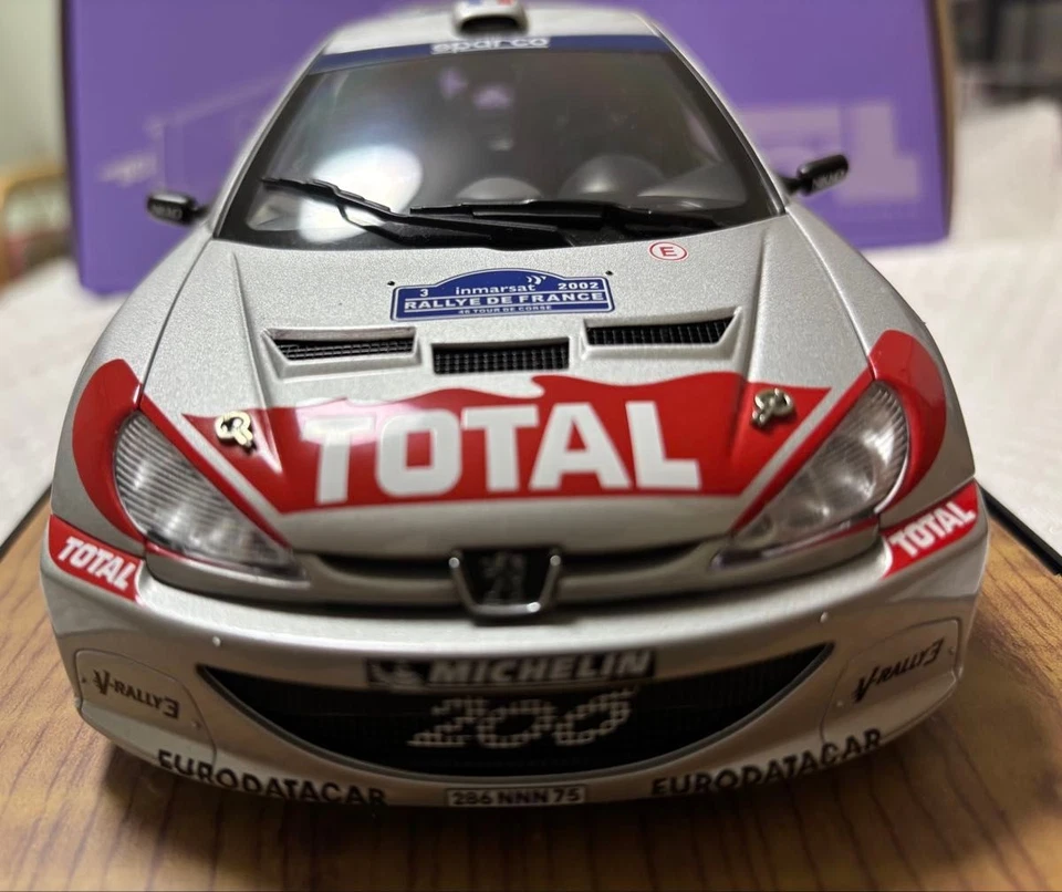 Modellino auto rally AUTOart 1/18 Peugeot 206 WRC 2002 - Immagine 2 di 4