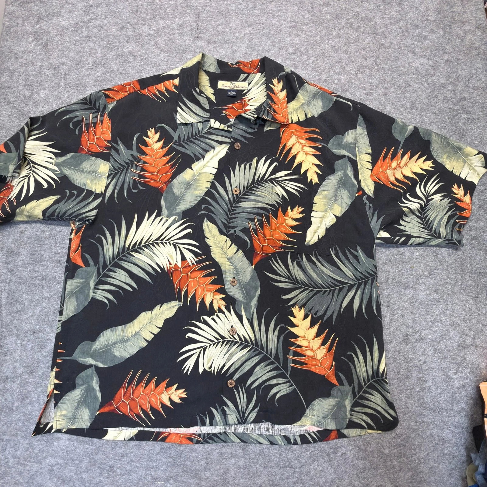 Tommy Bahama Men’s L Black Tropical Leaf Silk Hawaiian Shirt Island Floral