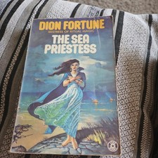THE SEA PRIESTESS By Dion Fortune pb 1976 edition vintage