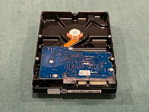 Toshiba DT01ACA100 1TB Internal 7200 RPM 3.5" Hard Drive - Photo 5/6