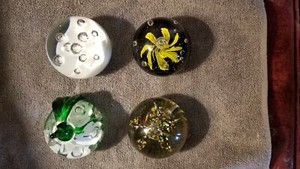 Lot of 4 Vintage Paperweights Gibson Art Glass Apple Signed 1989 Bubbles Flowers