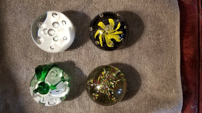 Lot of 4 Vintage Paperweights Gibson Art Glass Apple Signed 1989 Bubbles Flowers