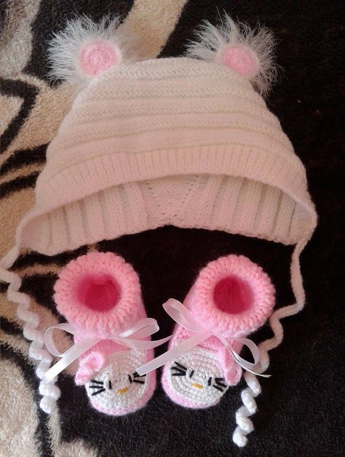 Knitted baby booties and hat Hello Kitty Newborn Set 6 m 9 m