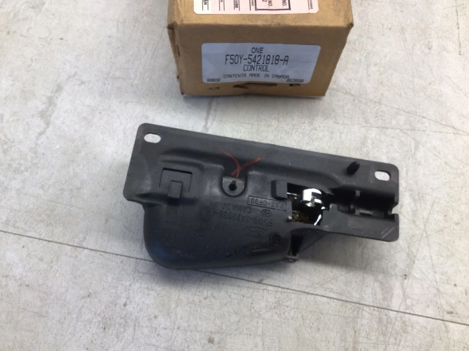 Manija de puerta interior delantera derecha Lincoln Continental 1995-2002 OEM F5OY-5421818-A Foto 2 de 3