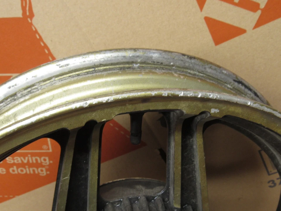 Llanta trasera HONDA 83 84 85 VF700S VF 700 S SABRE llanta dorada  Foto 3 de 4