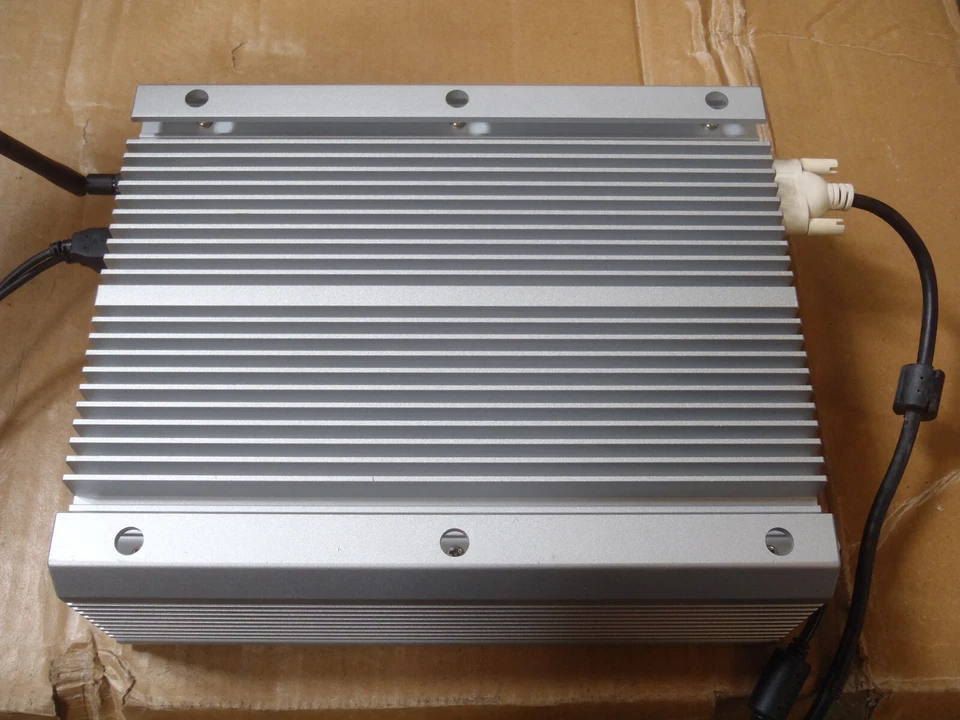 Arbor Rigid-770 Ruggedized Intel-based i3 Silent Fanless Embedded Computer - Image 4 of 4