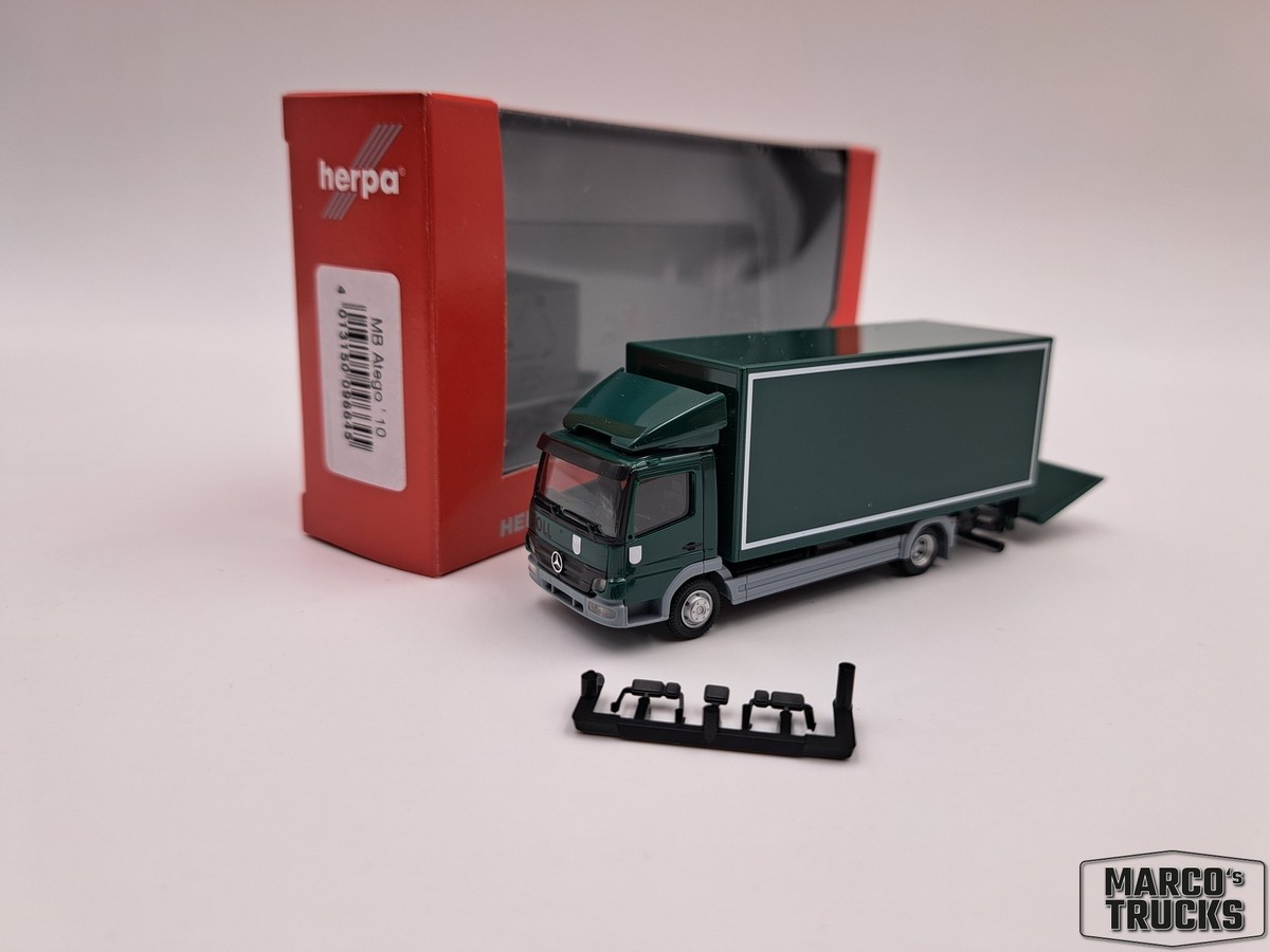 Herpa Mercedes-Benz Atego 10 BoxTRUCK with tail lift Zoll 1