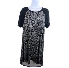LulaRoe Hi-Low Raglan Dress Size S Black White Art Print Patch Pocket TShirt