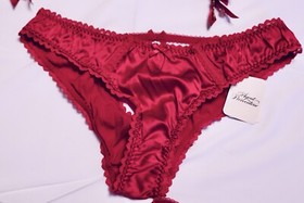Agent Provocateur Tammi Red, 36C Bra, 2x Thongs & Brief Sz 4 & Suspender Sz. 2