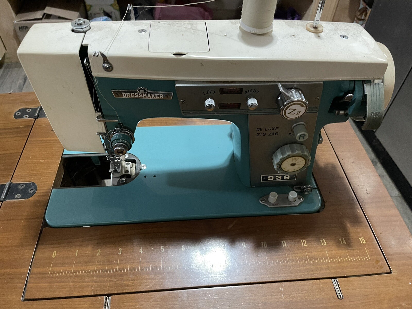 sewing machine-image