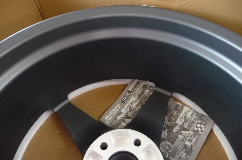 Ferrari California Front Wheel Rim 8JX20 Grigio Ferro Mito Rosso ALFG 263571 OEM