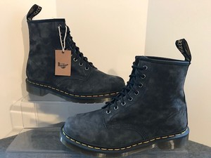 dr martens 1460 soft buck