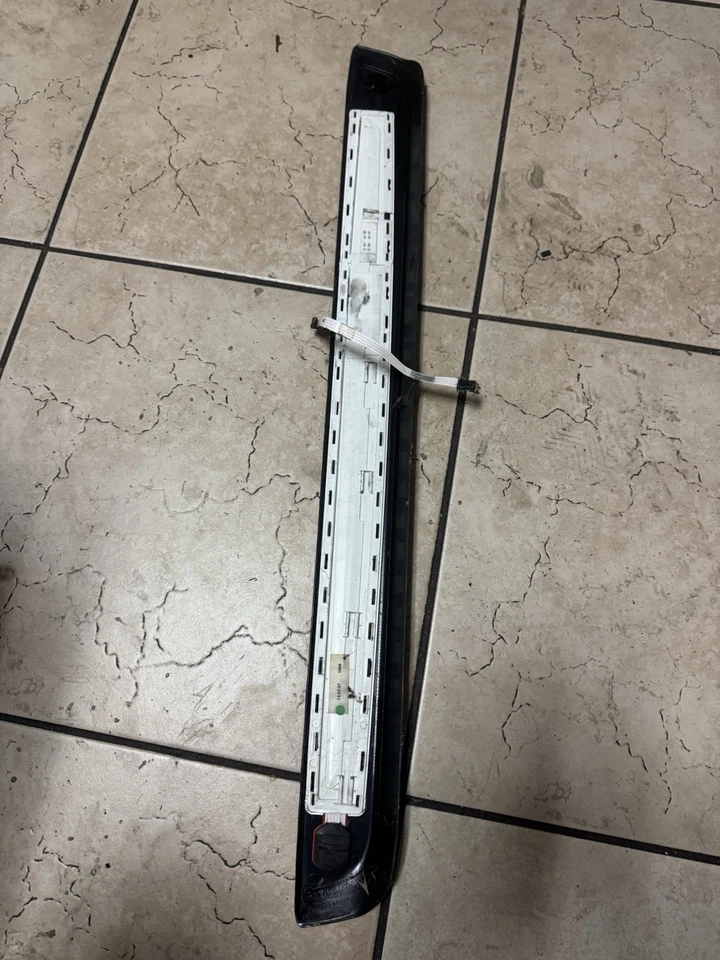 2006-2010 BMW 650I COUPE E63 — передний правый порог двери / потертости 7079960 B - Изображение 2 из 2