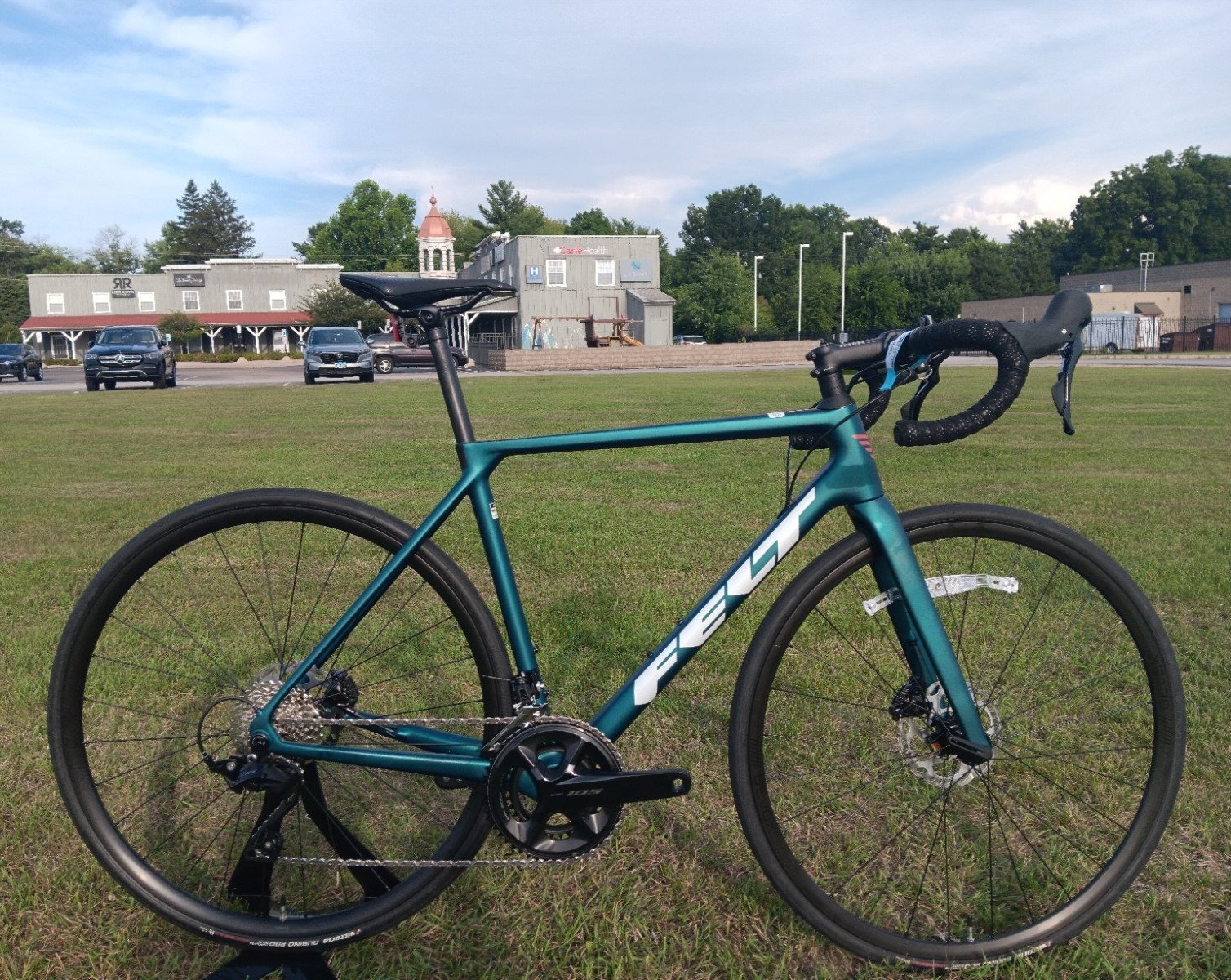 54cm Felt FR Advanced 105 Carbon Fiber Road Race Bike Shimano 12 speed